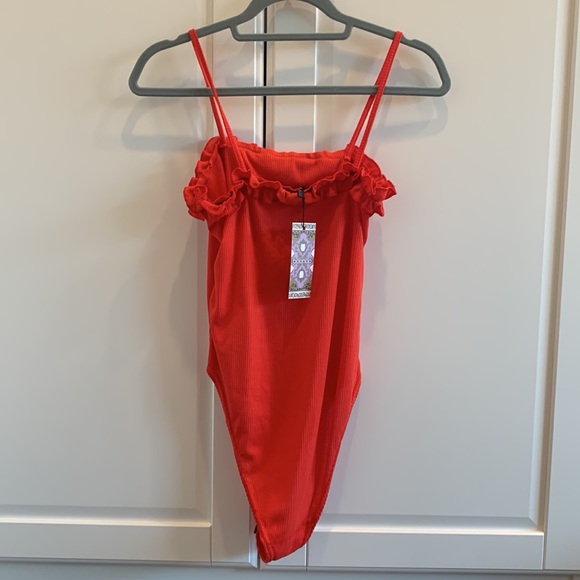Boohoo red bodysuit with ruffles on top - Picture 2 of 6